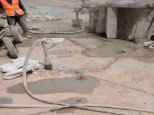 鄂伦春水泥混凝土路面板底注浆技术 路面脱空注浆整治方案