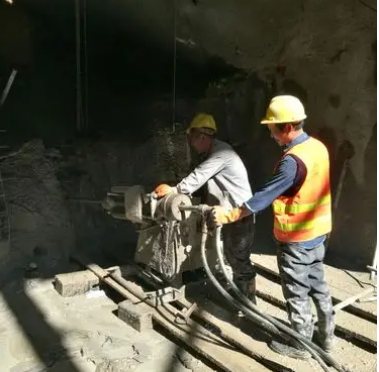 鄂伦春水下抗分散灌浆料特点 水下不分散注浆料介绍